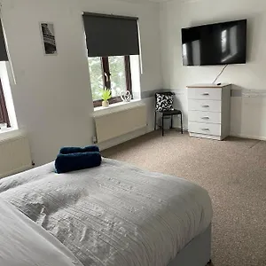 lovely-4-bedroom-2-bathroom-home.brighton-hotels-england.com/